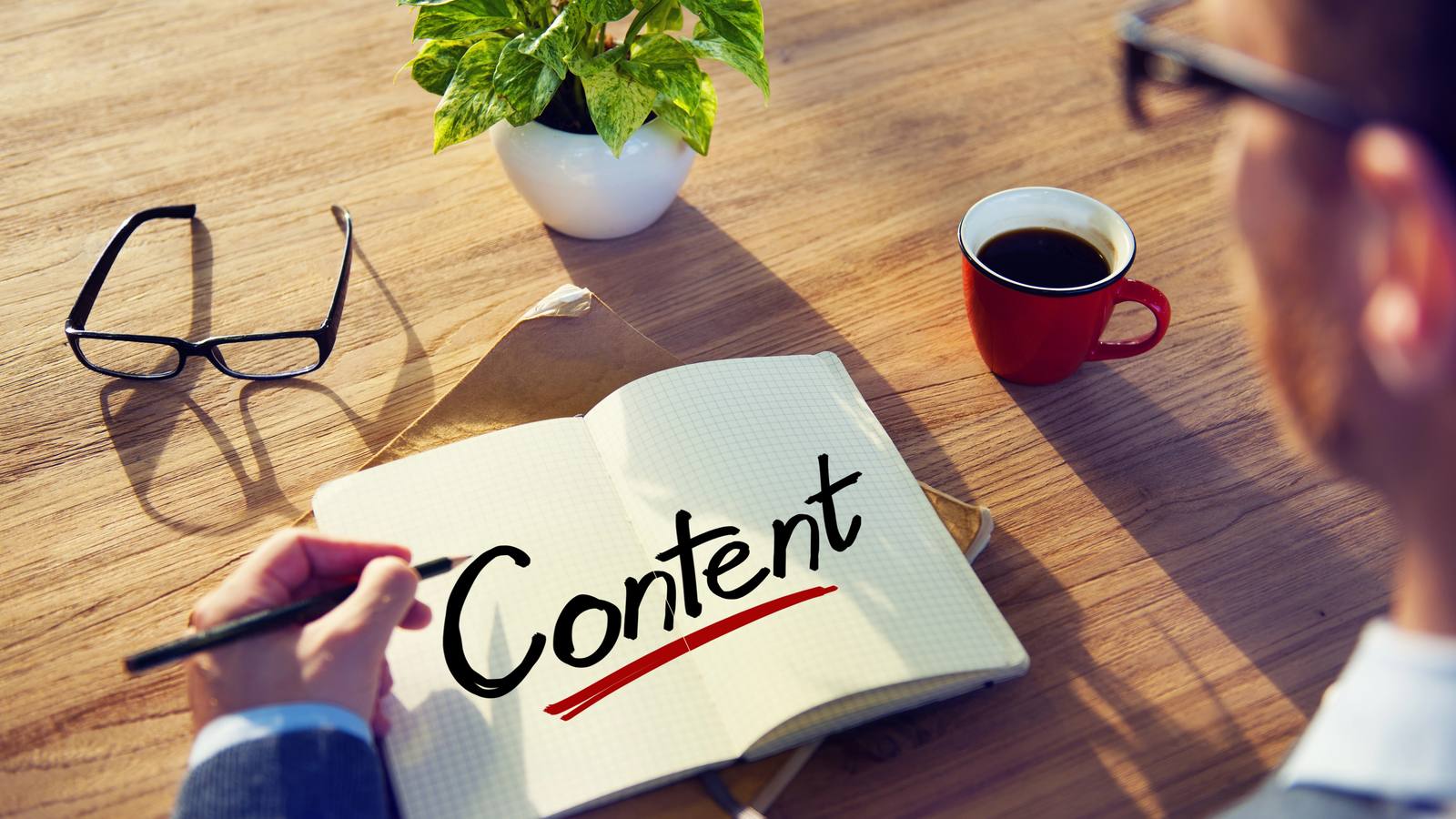 Brainstorming zu Content-Struktur, Inhalten und digitaler Kommunikation im Team