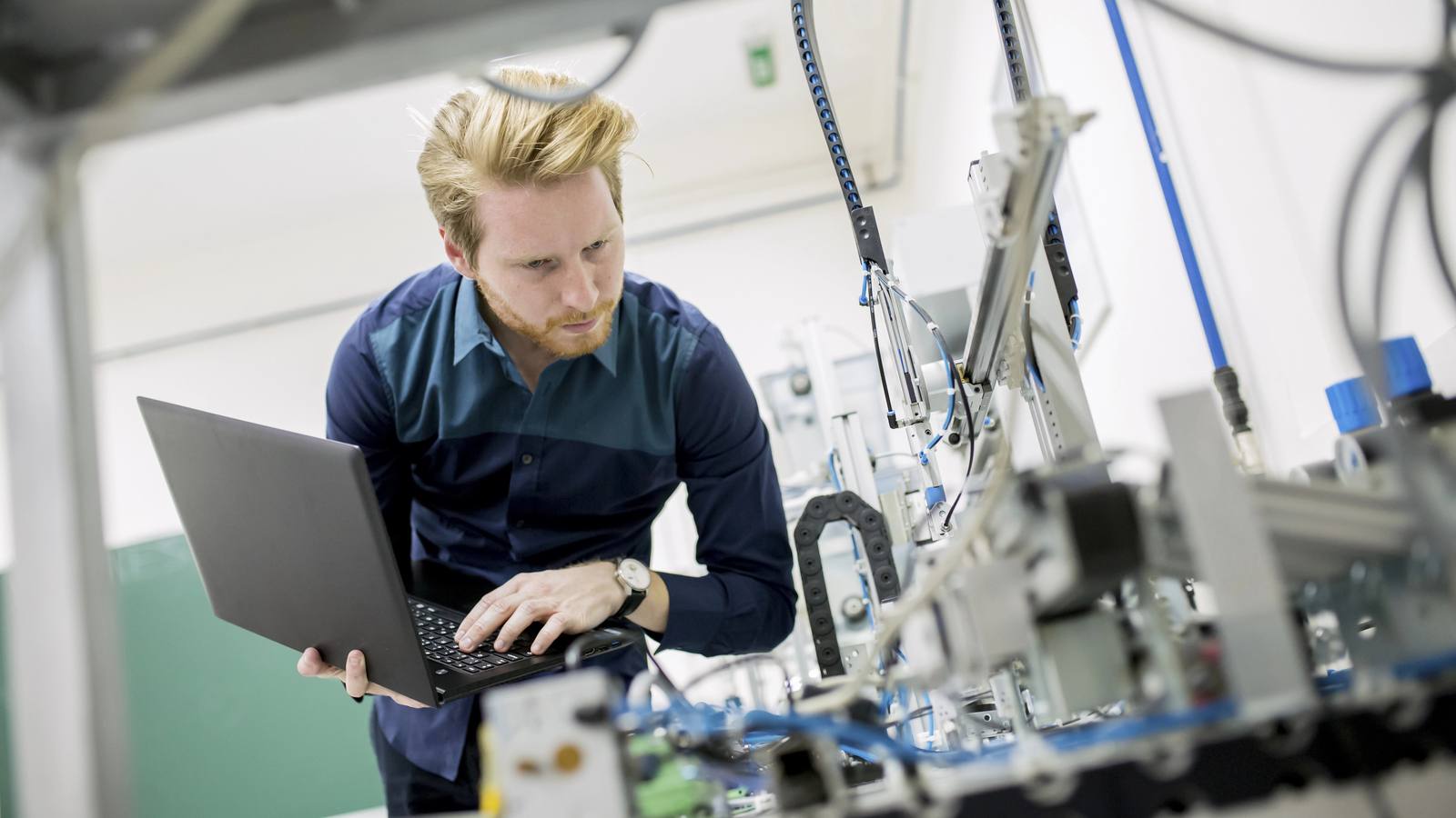 Professionelle Website für Maschinenbauunternehmen mit Fokus auf Sichtbarkeit, Vertrauen und qualifizierte Anfragen